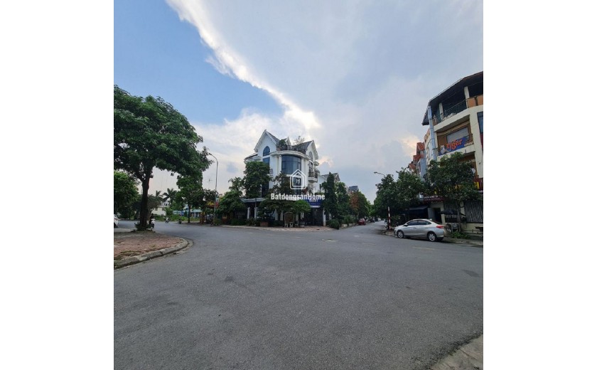 BÁN GẤP Biệt thự sân vườn 222m2 Đa Tốn, Gia Lâm. Đường 15m. 2x tỷ. Lh 0989894845